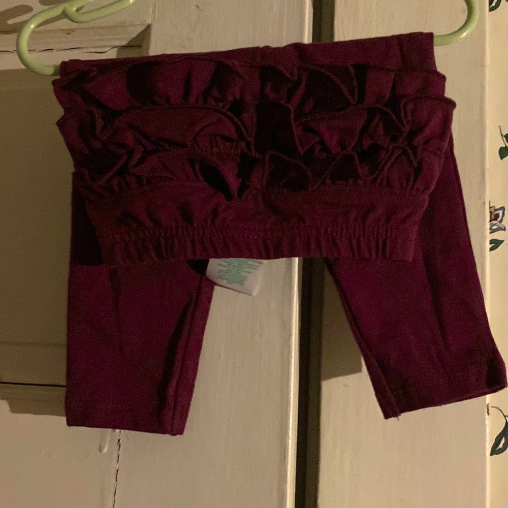 Frilly butt leggings